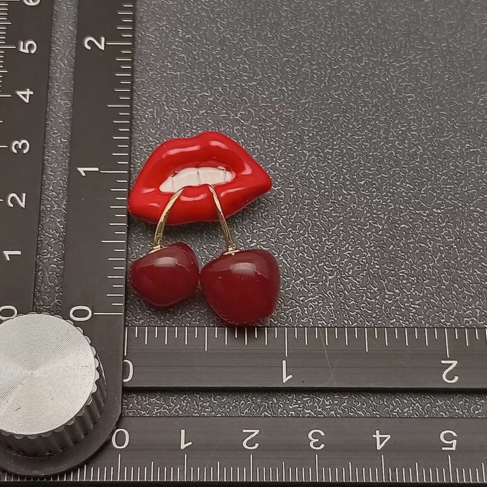 Red Lip and Cherry Mouth Biting Enamel Brooch NWT - Picture 3 of 3